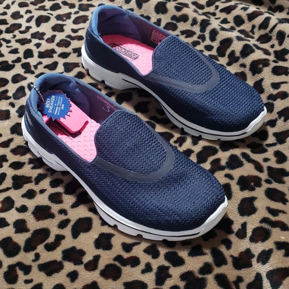 Skechers size 7 navy blue